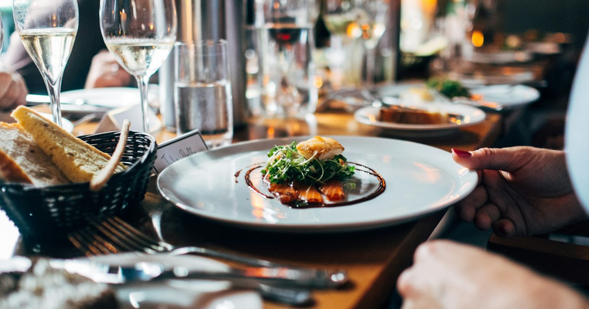 restaurant website not generating reservations or online orders - Strategic guide to restaurant website getting visits but no reservations for modern business growth